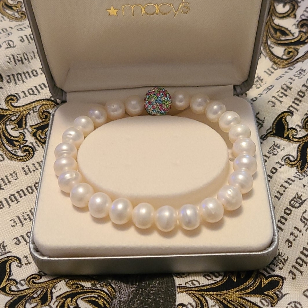 Pearl bracelet with multicolor gems